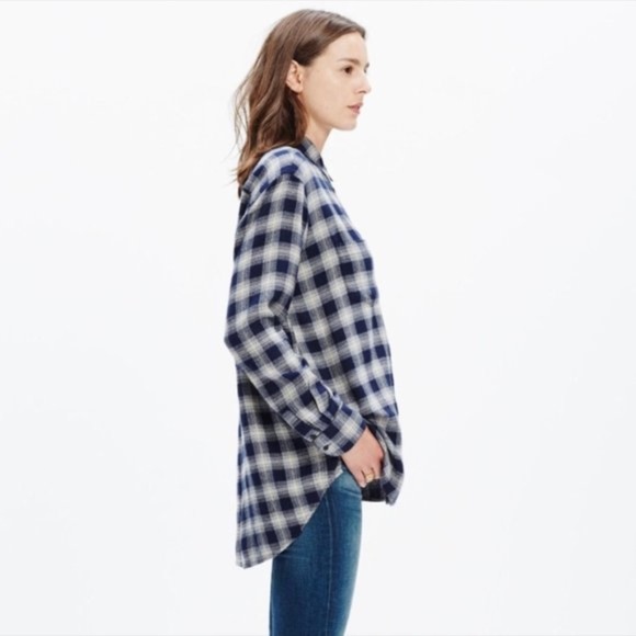 Madewell Oversized Hi-Lo Flannel Boyshirt in Andover Plaid - Picture 2 of 6